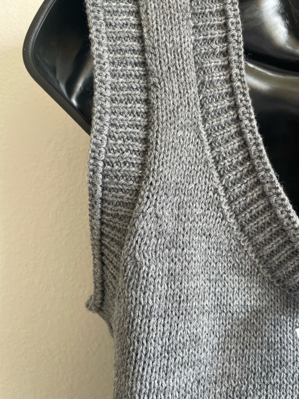 NWT VICI Gray Knit Sweater Tank Top Women’s Small Crop Sleeveless Ribbed - Picture 8 of 10